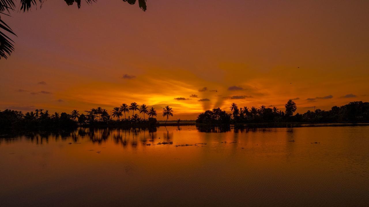 Warmth Lake Haven Alappuzha Zewnętrze zdjęcie