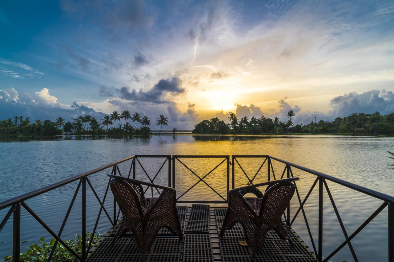 Warmth Lake Haven Alappuzha Zewnętrze zdjęcie
