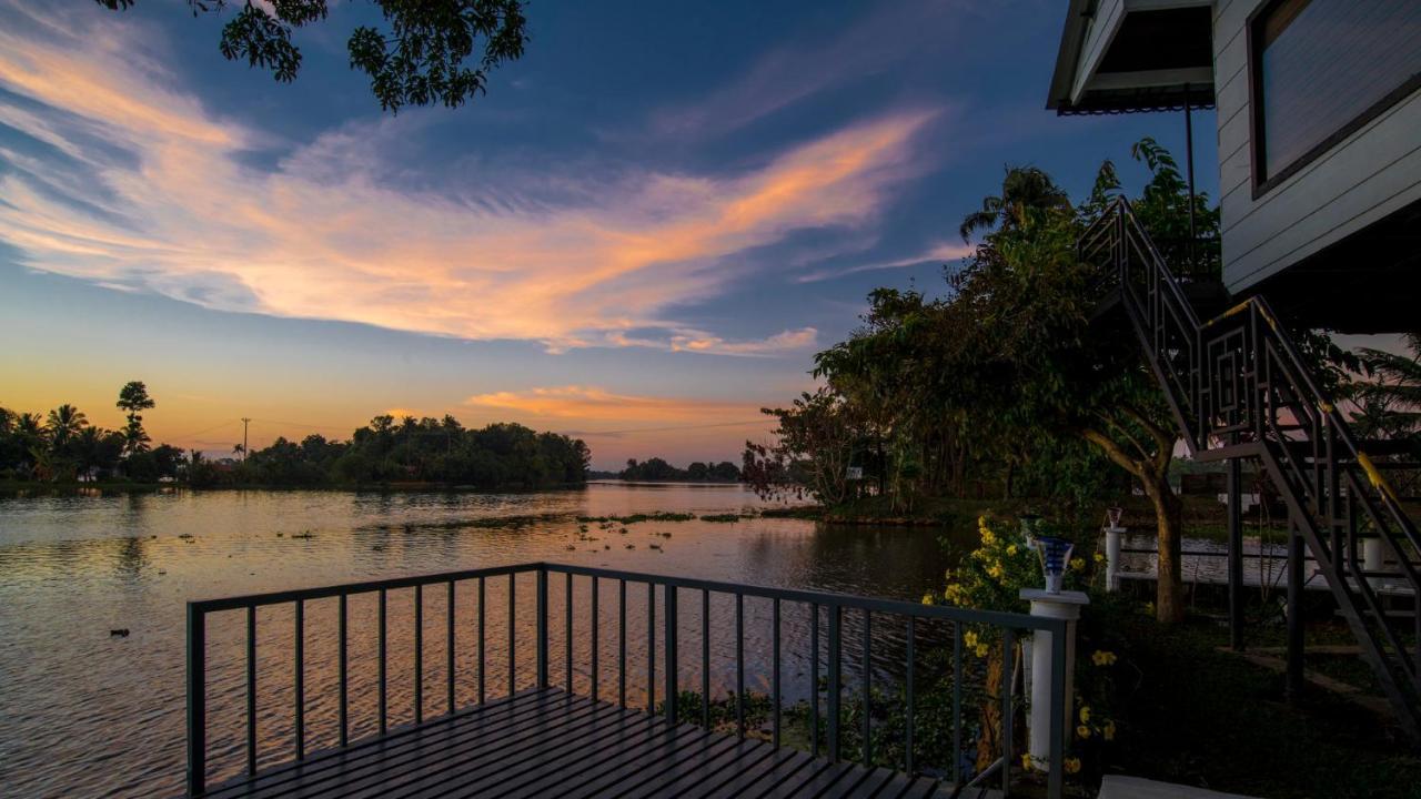 Warmth Lake Haven Alappuzha Zewnętrze zdjęcie