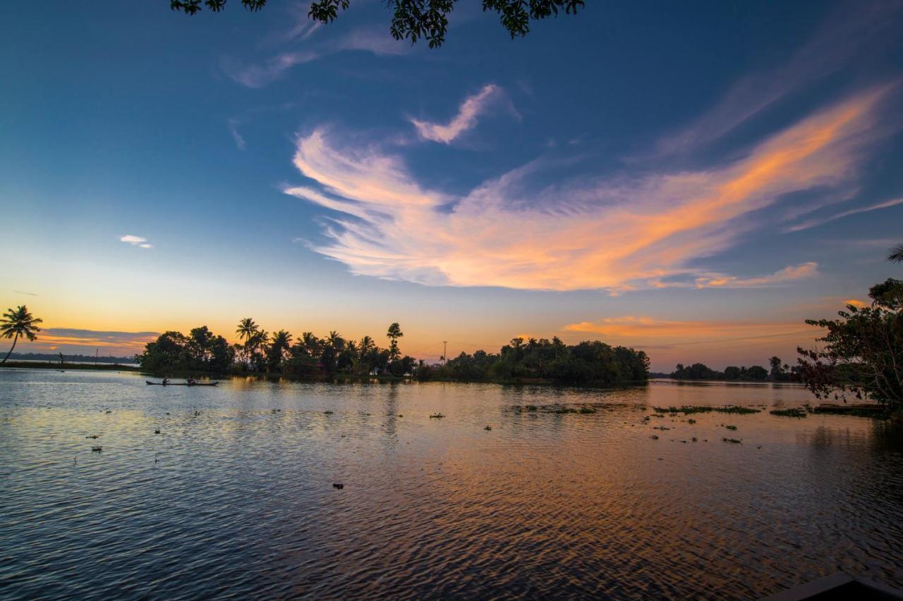 Warmth Lake Haven Alappuzha Zewnętrze zdjęcie