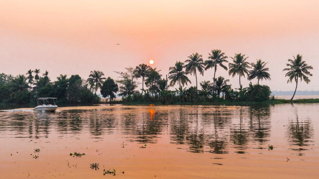 Warmth Lake Haven Alappuzha Zewnętrze zdjęcie