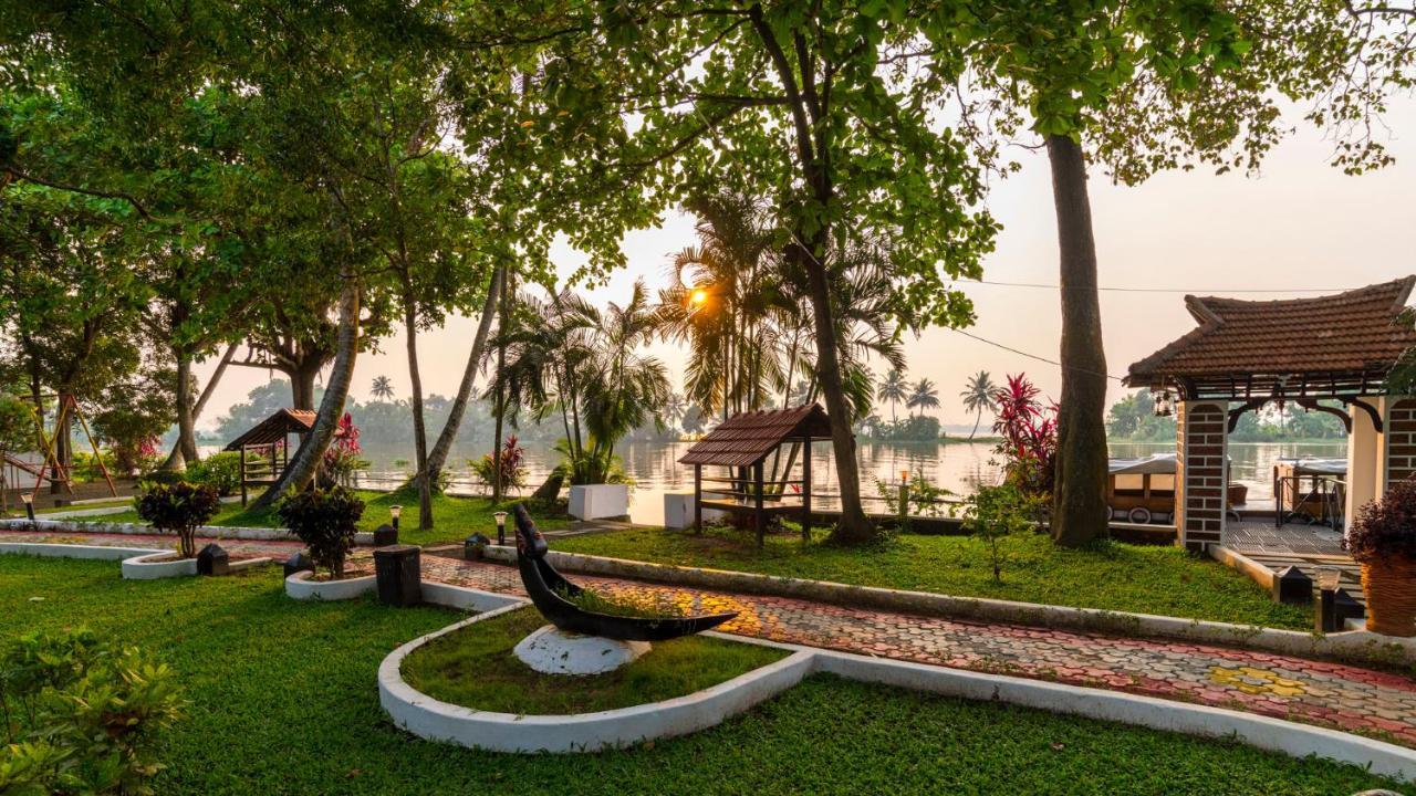 Warmth Lake Haven Alappuzha Zewnętrze zdjęcie