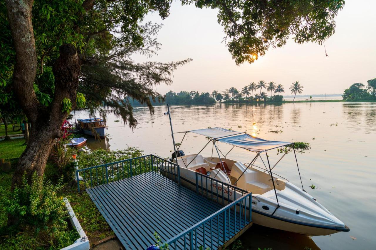 Warmth Lake Haven Alappuzha Zewnętrze zdjęcie