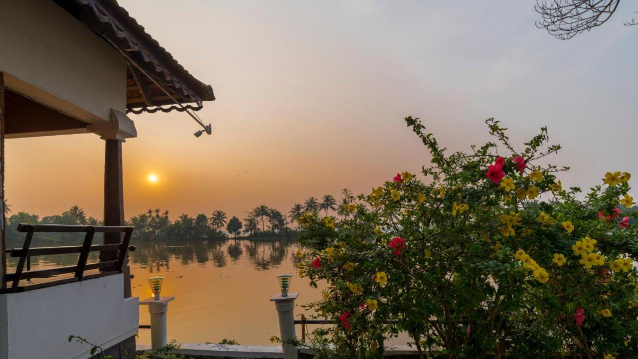 Warmth Lake Haven Alappuzha Zewnętrze zdjęcie