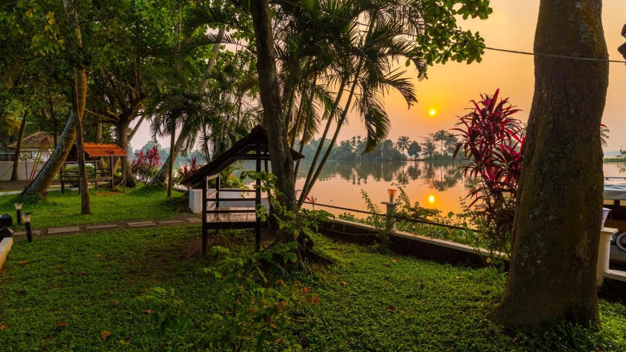 Warmth Lake Haven Alappuzha Zewnętrze zdjęcie