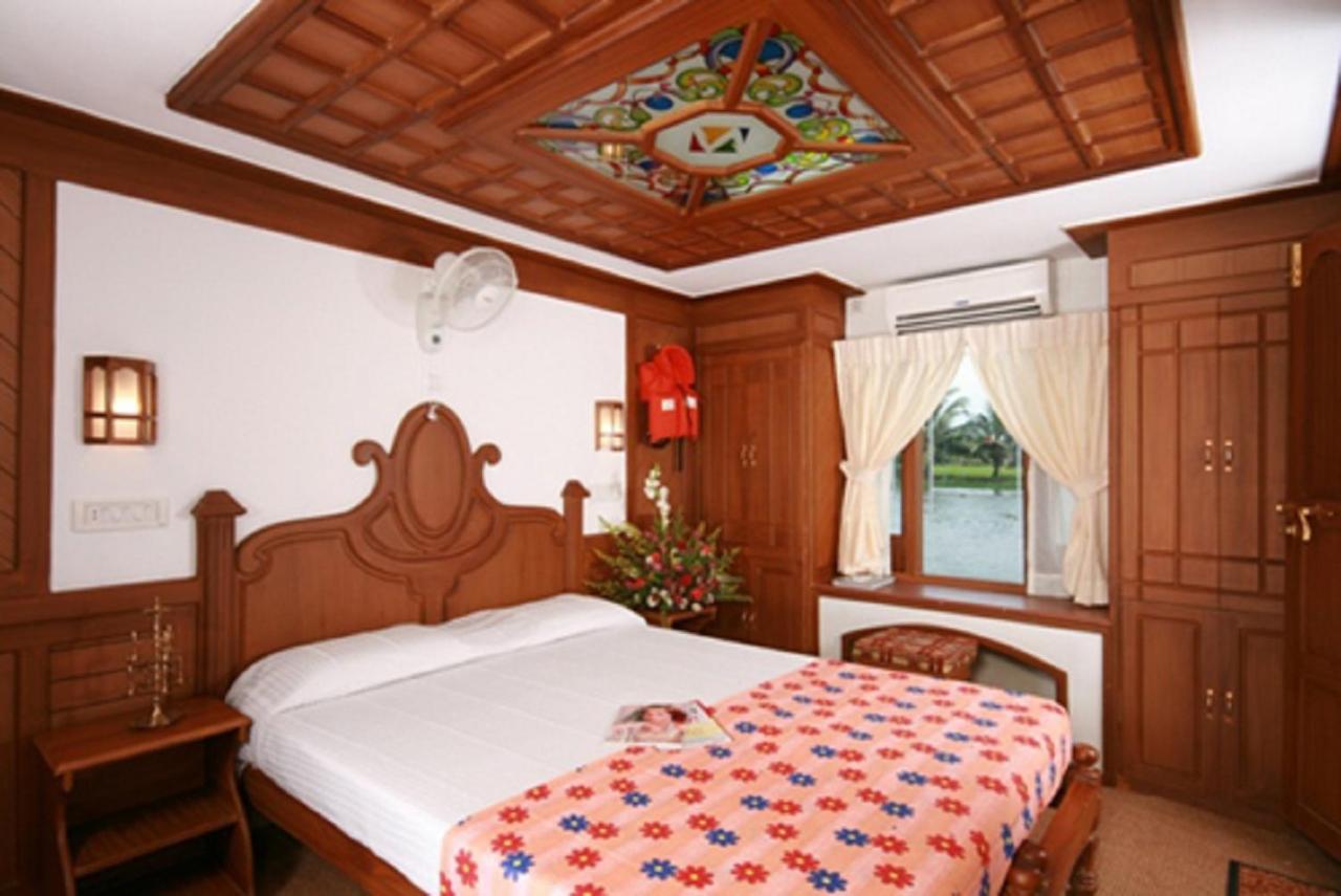 Warmth Lake Haven Alappuzha Zewnętrze zdjęcie